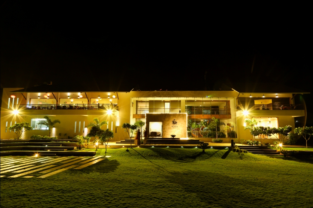 soma-vineyard-resort-property_night-view