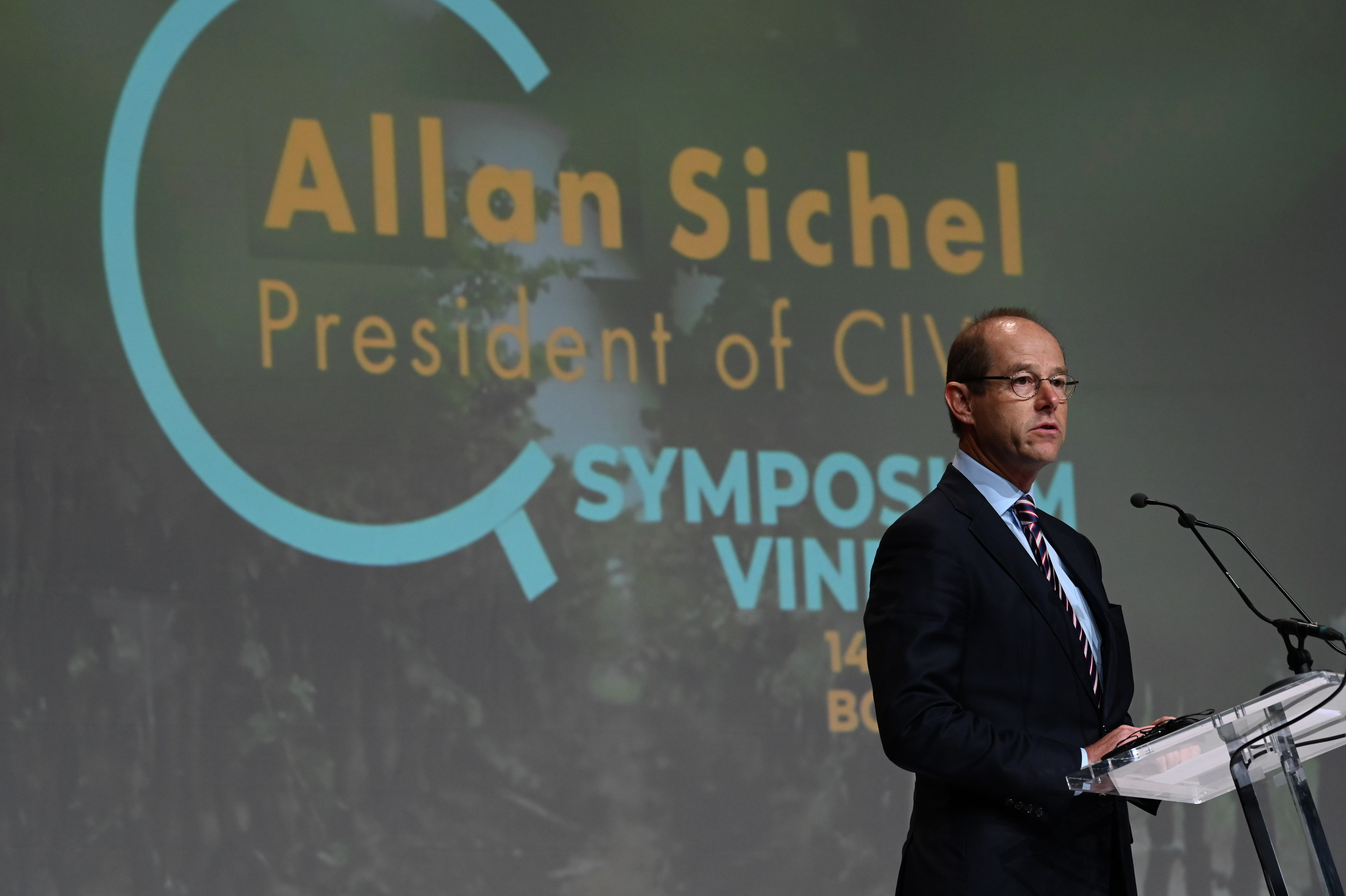 photo credit JBNadeau_Vinexpo_2019_0268 - Allan Sichel President CIVB